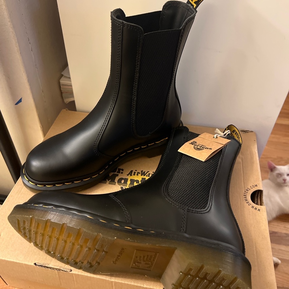 Dr. Martens 2976 Chelsea Boots Smooth Black Leather EU 41 NIB
